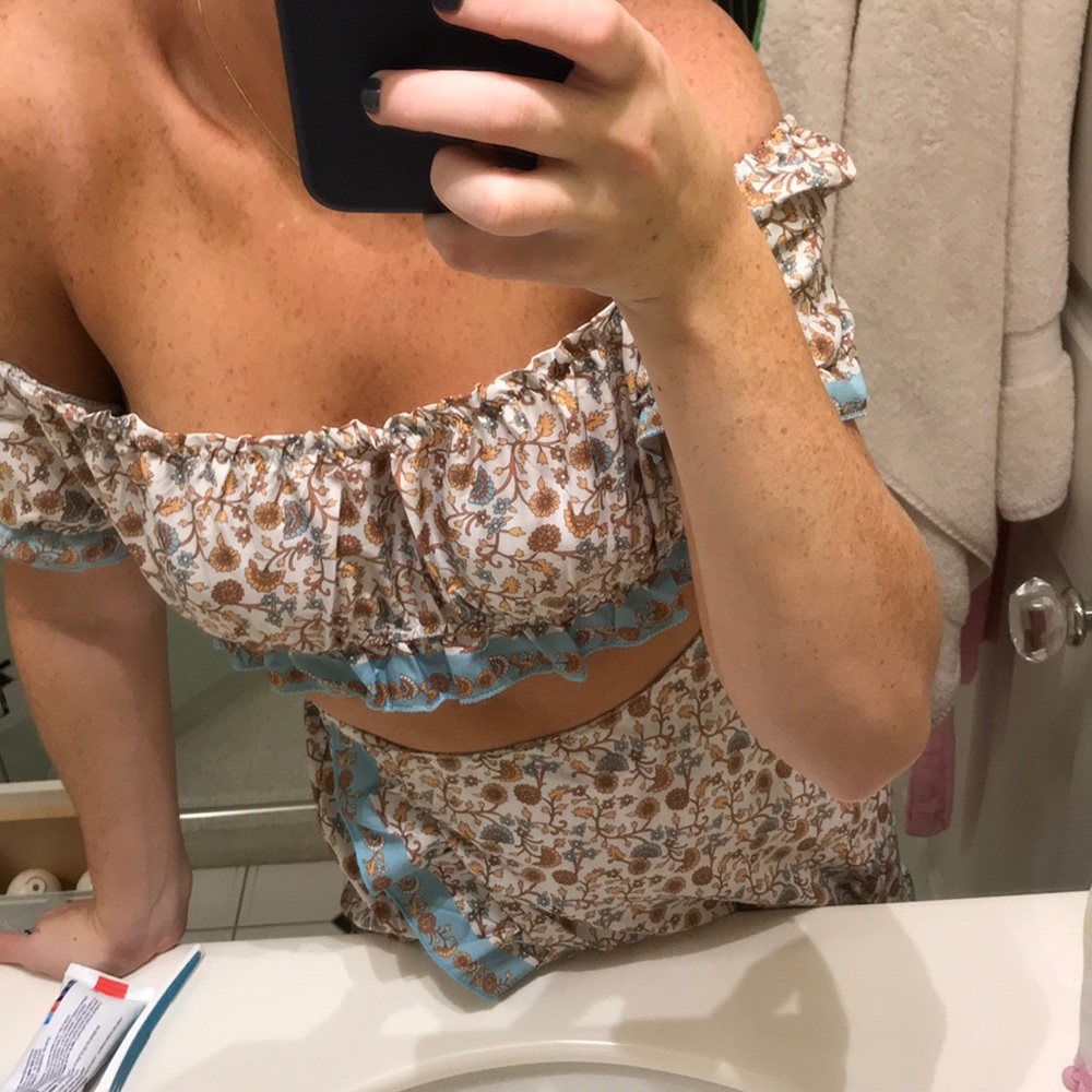 Beautiful two piece patterned set! - Picture 4 of 4
